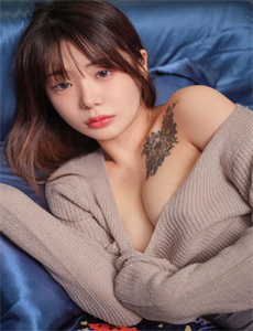 男生女生向前冲线上报名